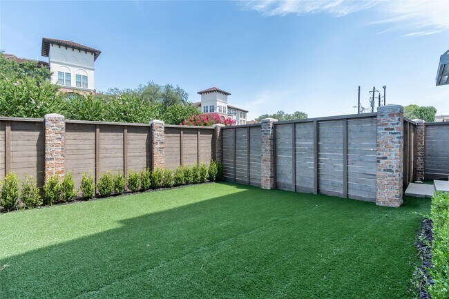 Building Photo - 3821 N Braeswood Blvd