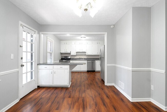 Building Photo - Spacious 4BR House in Lawrenceville