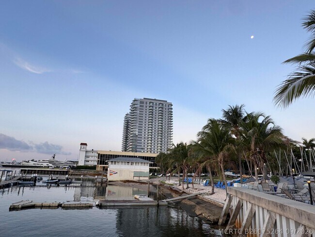 Building Photo - 4700 N Flagler Dr