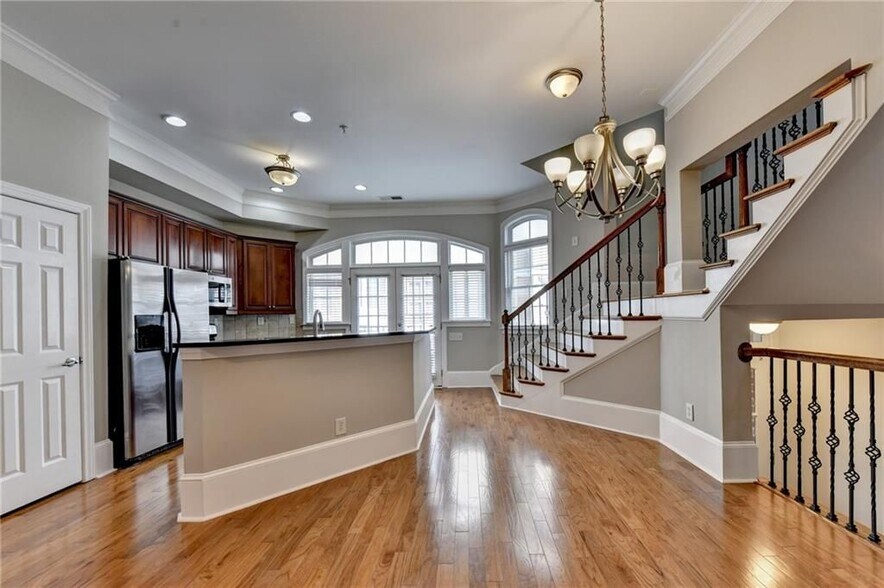 Building Photo - 813 Clifton Heights Ln NE