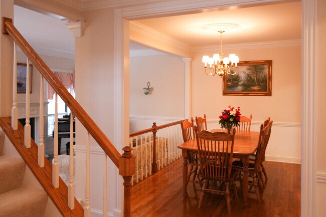 Building Photo - 648 W Parkside Dr