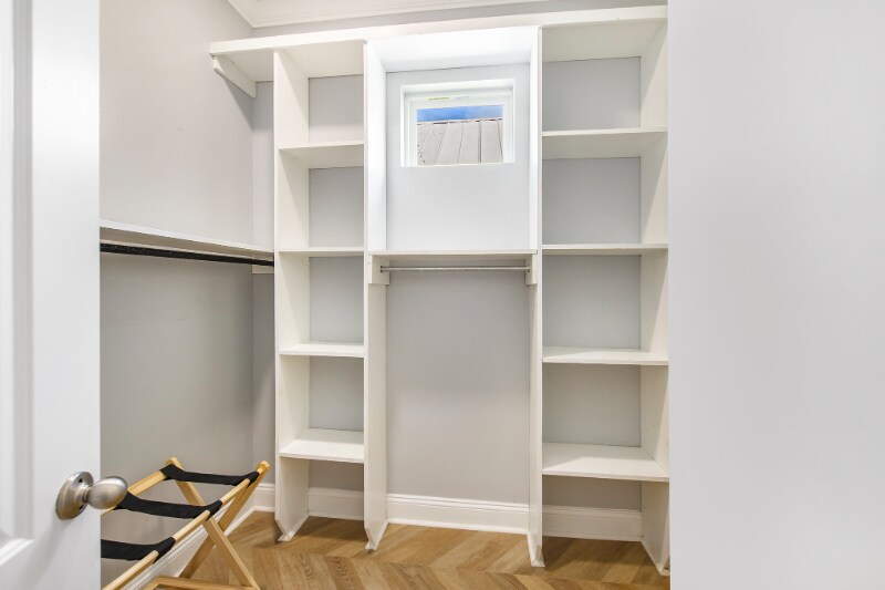 Building Photo - 10 Riker St