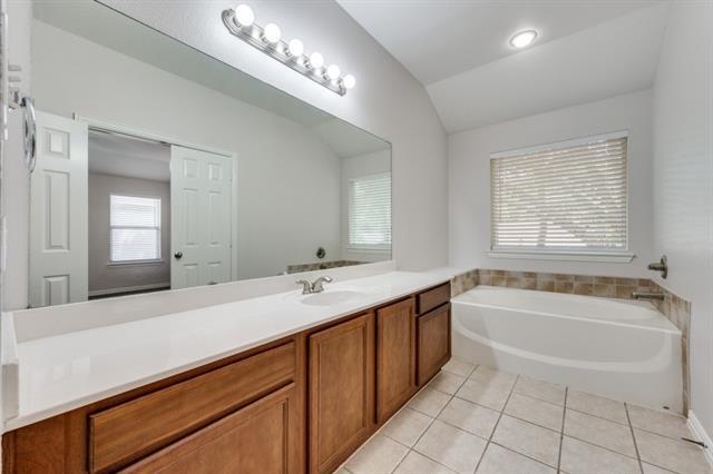 Building Photo - 510 Kingscote Ct