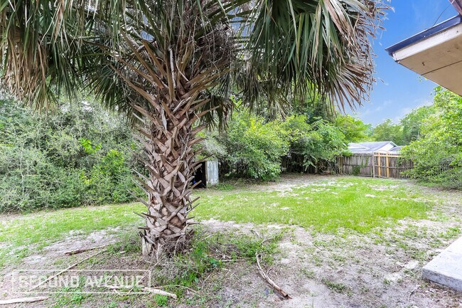 Building Photo - 8645 Samona Dr W