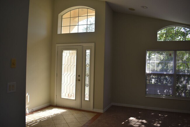 Building Photo - 2415 Sabastian St