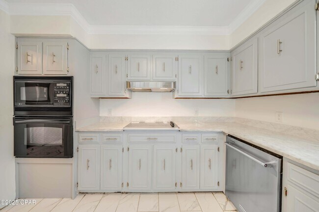 Building Photo - 205 Sunset Ln