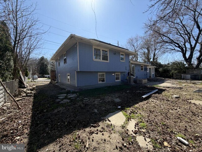 Building Photo - 322 W Nicholson Rd