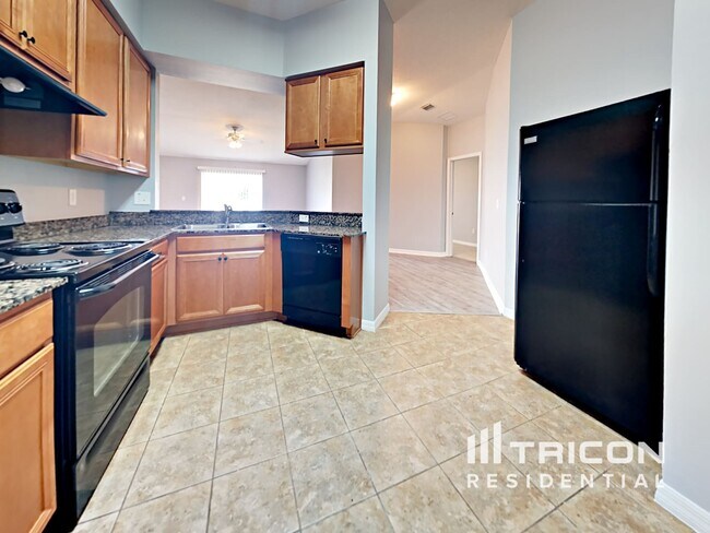 Building Photo - 2304 Roanoke Springs Dr