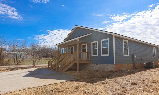 Building Photo - 123 Chrisna Maria Dr