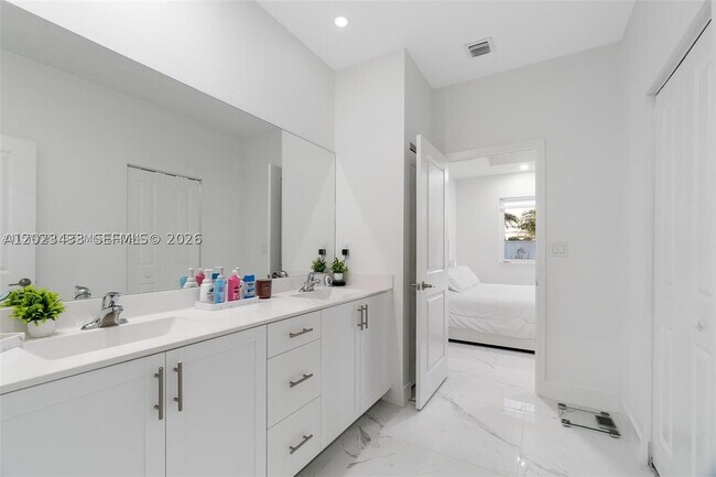 Building Photo - 13305 SW 190th Terrace