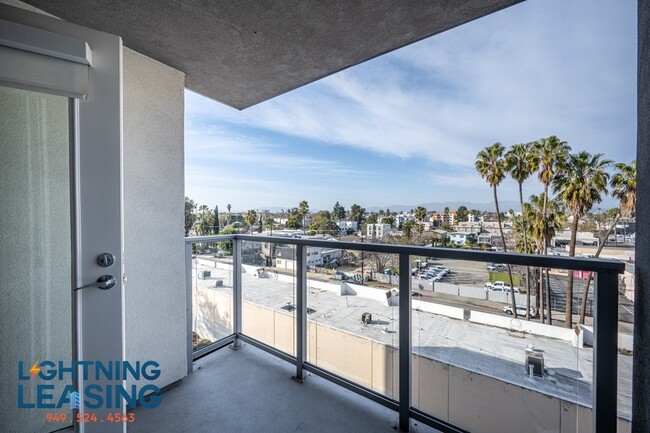 Building Photo - Luxury Living in North Hollywood – One Mon...