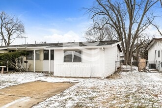 Building Photo - 690 Loyola Dr