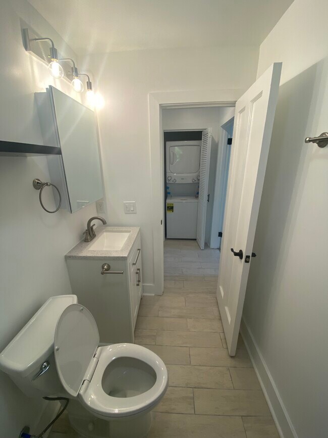 Building Photo - 3041 Cleinview Ave