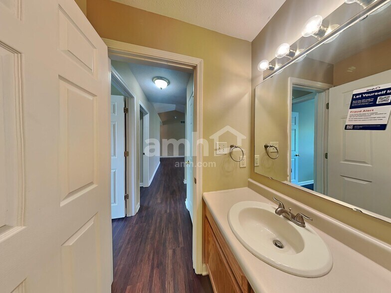 Building Photo - 1432 Mimosa Ct