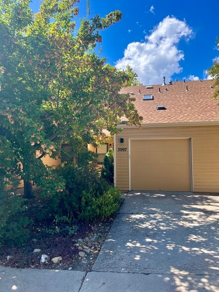 Front of townhouse and driveway - 3097 Fulton Circle