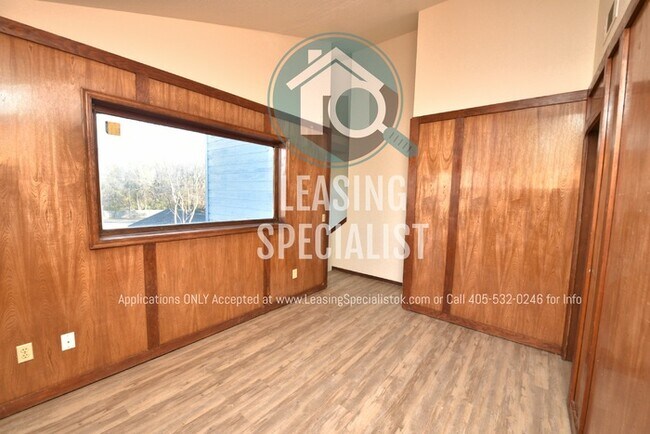 Building Photo - Central Norman 3 Bed 3 Bath PRELEASING FOR FALL 2026 SEMESTER