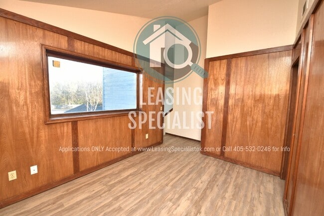 Building Photo - Central Norman 3 Bed 3 Bath Ready for your August Move!