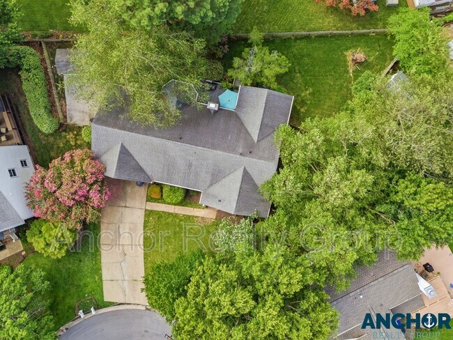 Building Photo - 2505 Ravencroft Ct