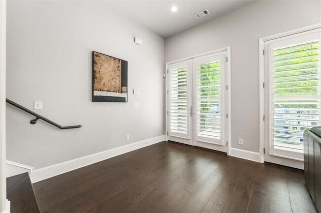 Building Photo - 878 3rd St