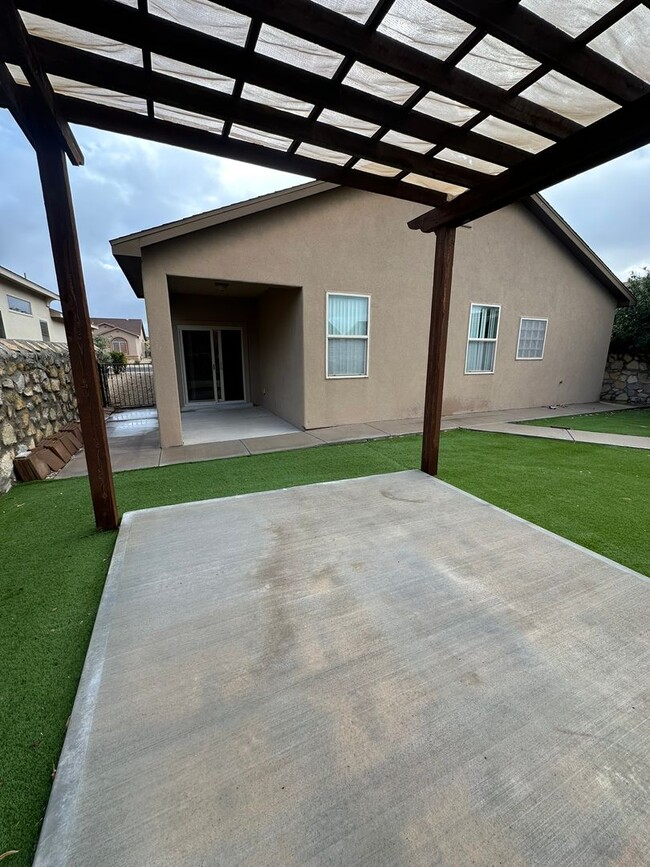 Building Photo - 4747 Zeno Pl