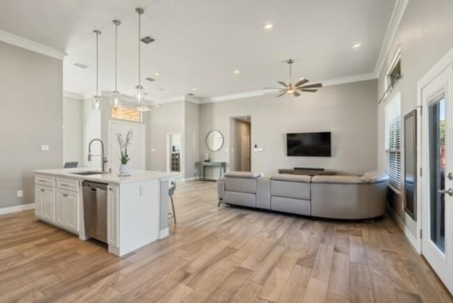 Building Photo - 406 Mountain View Dr