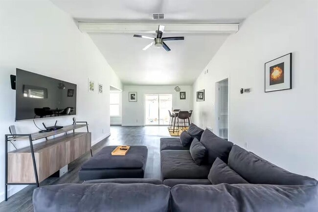 Building Photo - 9715 Dallum Dr