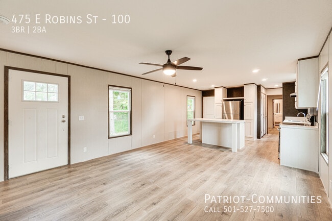 Building Photo - 475 E Robins St