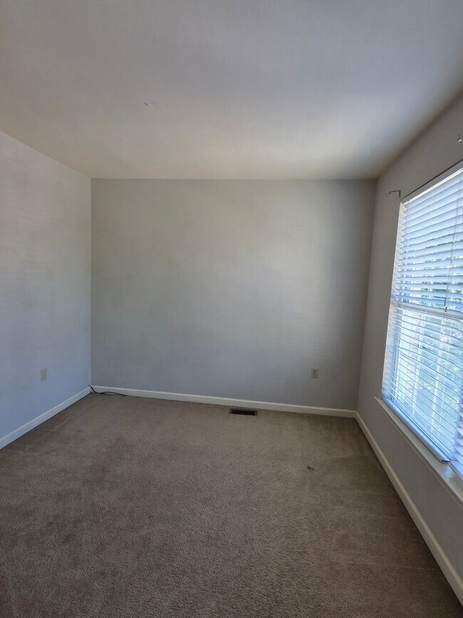 Building Photo - Browntown Twin Home