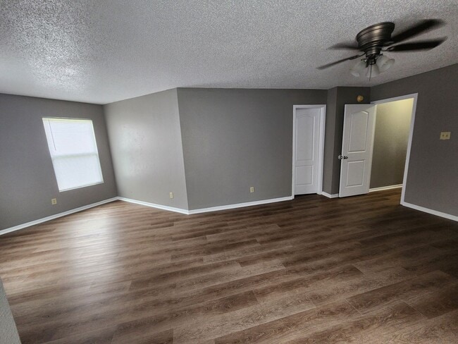 Building Photo - Great single family home!