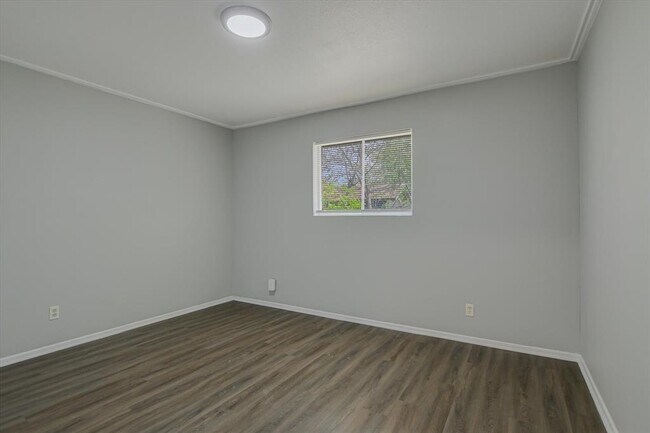 Building Photo - 1811 Magnolia Dr