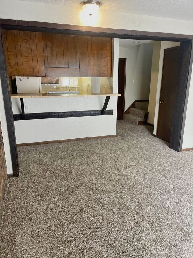 Building Photo - Spacious All Electric Townhome Near Downtown Independence