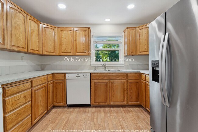 Building Photo - Two Bedroom, Single Level with an Entry Ramp - Large Fenced Yard!