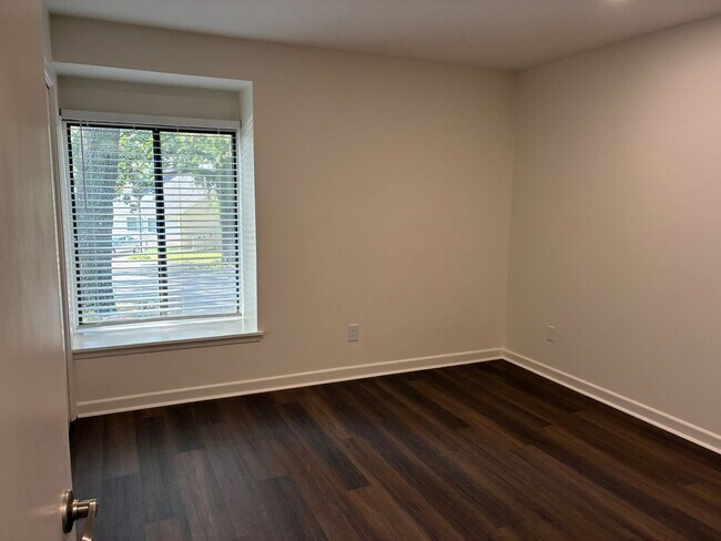Building Photo - 221 Mariners Row