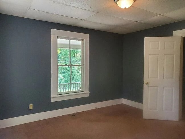 Building Photo - 2 Bedroom 1 Bathroom