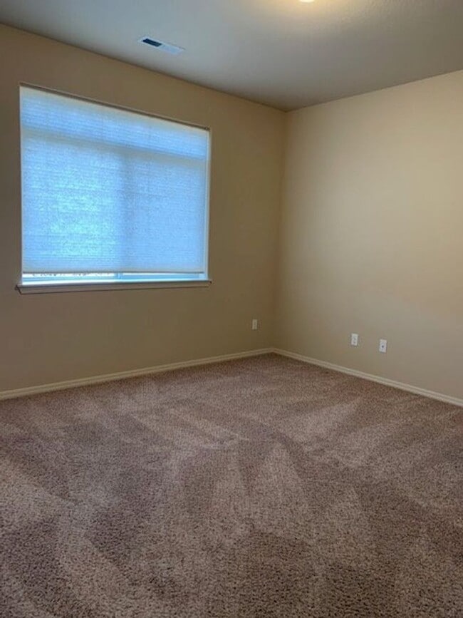 Building Photo - 3 bd. 2 bath Rambler Available November 10!