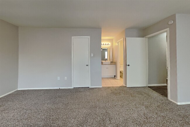 Building Photo - 22702 Market Square Ln