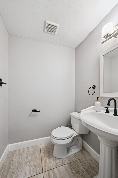 Building Photo - 13988 E Utah Cir