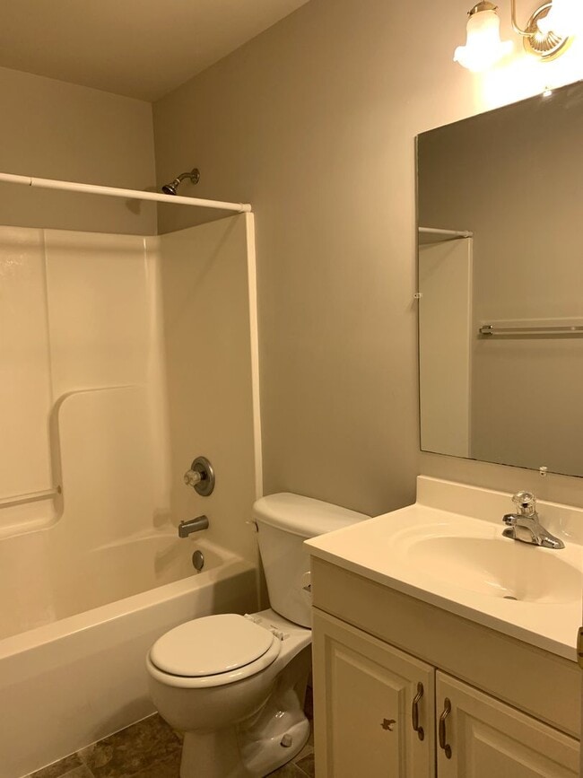Building Photo - Make This Beautiful 3-Bedroom Townhouse Yo...
