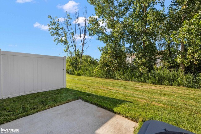 Building Photo - 28280 Delano Dr