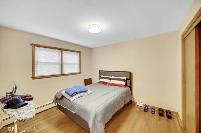 Building Photo - 3205 W 97th St