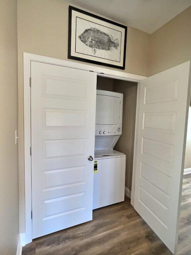 Building Photo - Fully Furnished 2 BD/2 BA Retreat on the B...