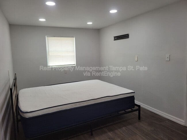 Building Photo - 618 17th Ave S