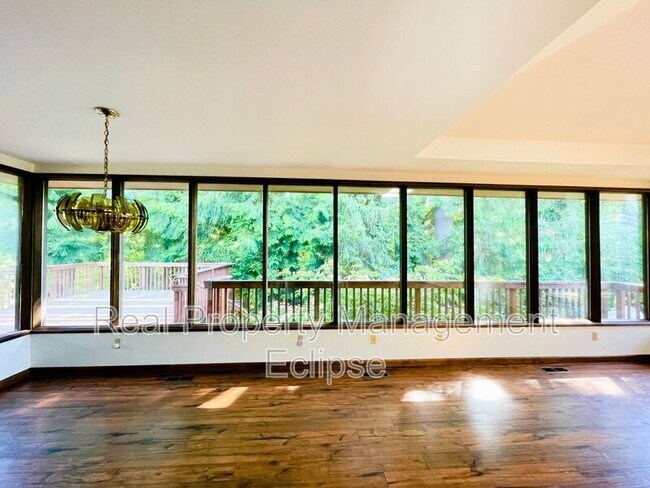 Building Photo - 11105 SE 59th St