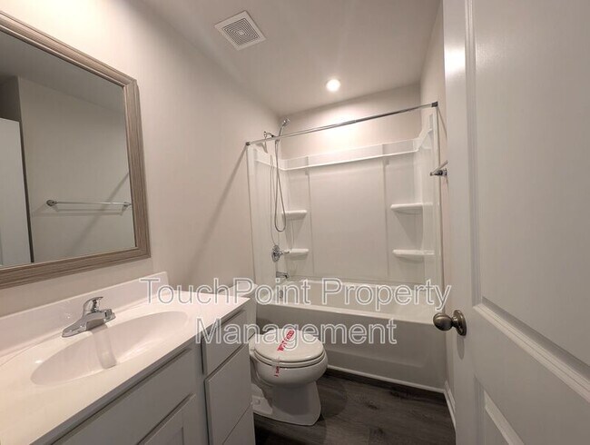 Building Photo - 2059 Langer St