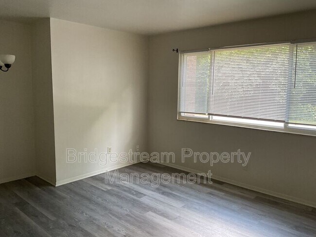 Building Photo - 3015-1D Idlewild Dr