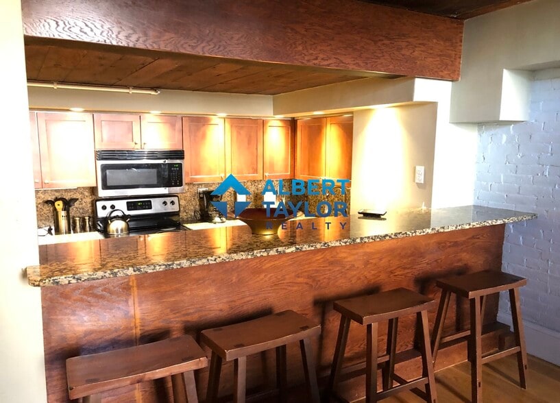 Building Photo - 117 Beacon St