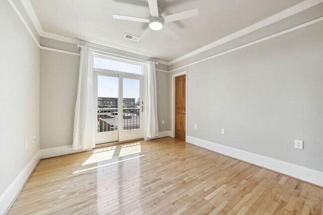 Building Photo - Available Now! 2 Bed/2 Bath With Parking I...