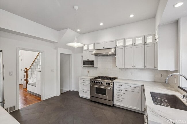 Building Photo - 282 Eureka St