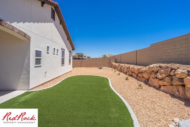 Building Photo - Brand New Stand Alone Home In Desert Color