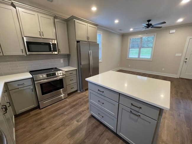 Building Photo - 2BA / 2BA FOR RENT